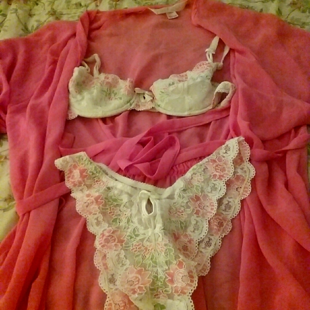 Bra, panties and sheer kimono